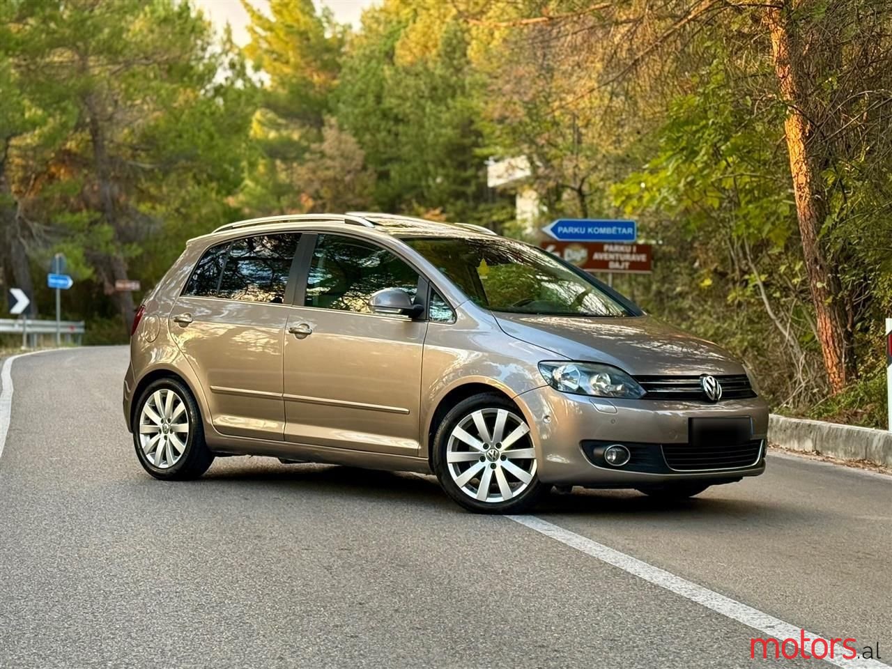 2009' Volkswagen Golf Plus photo #4