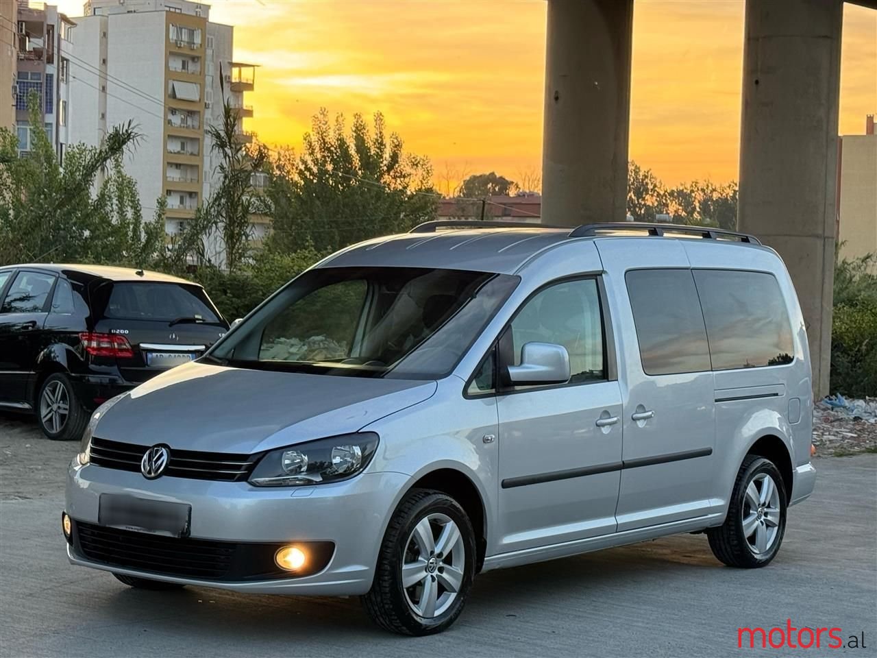 2011' Volkswagen Caddy photo #1