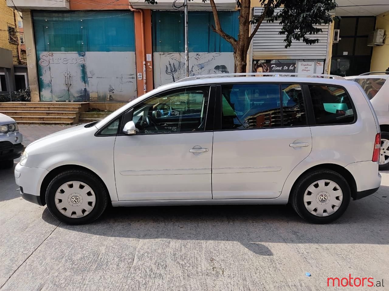 2004' Volkswagen Touran photo #4