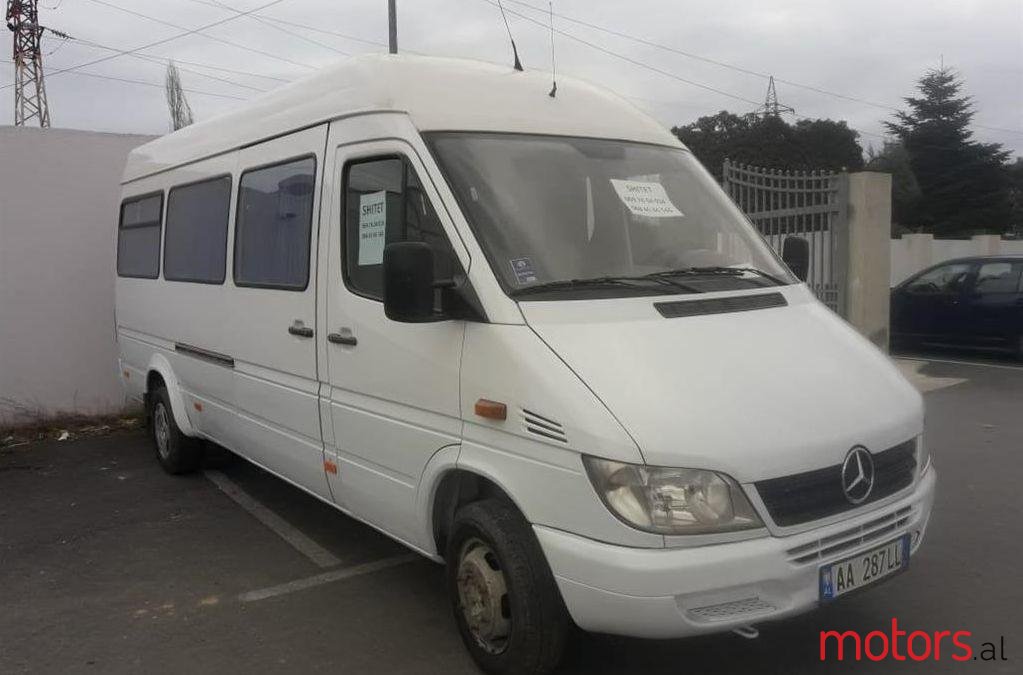 2002' Mercedes-Benz Furgon photo #2