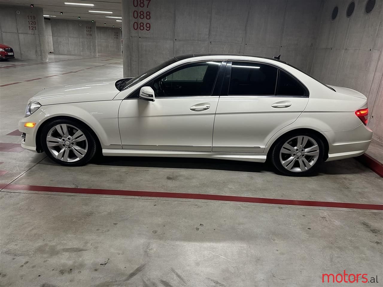 2012' Mercedes-Benz C 300 photo #3