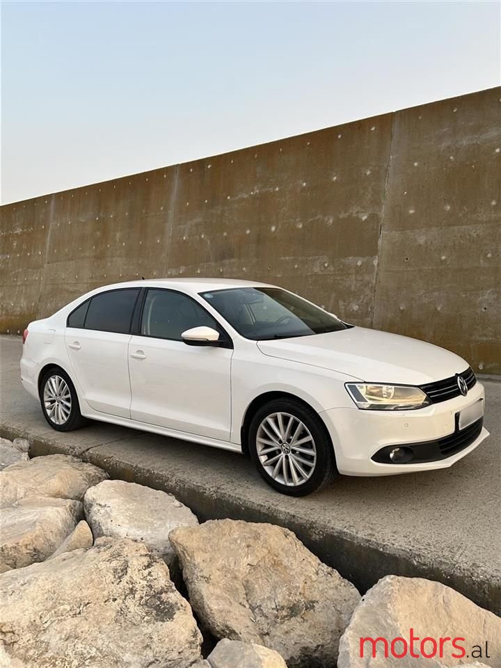 2012' Volkswagen Jetta photo #4