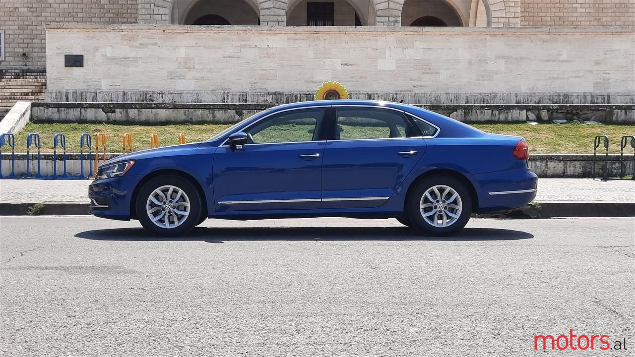 2016' Volkswagen Passat photo #4
