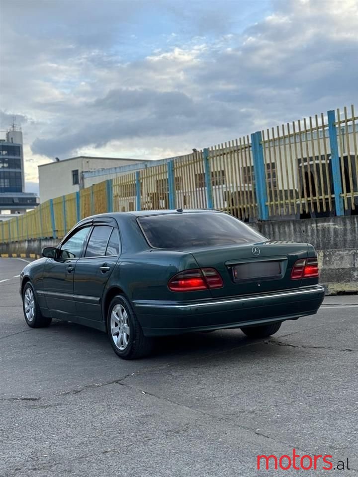 2000' Mercedes-Benz E 270 photo #3