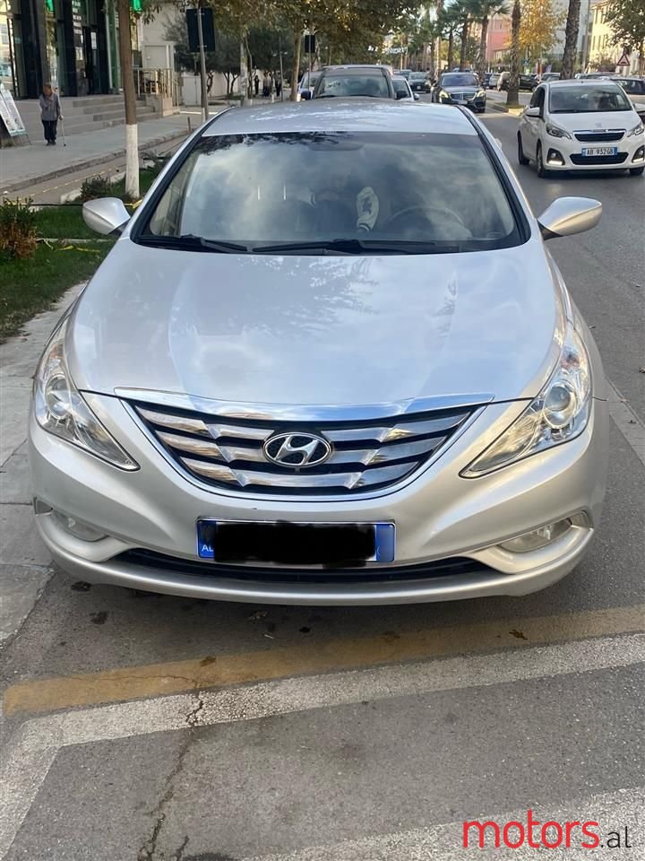 2011' Hyundai Sonata photo #1