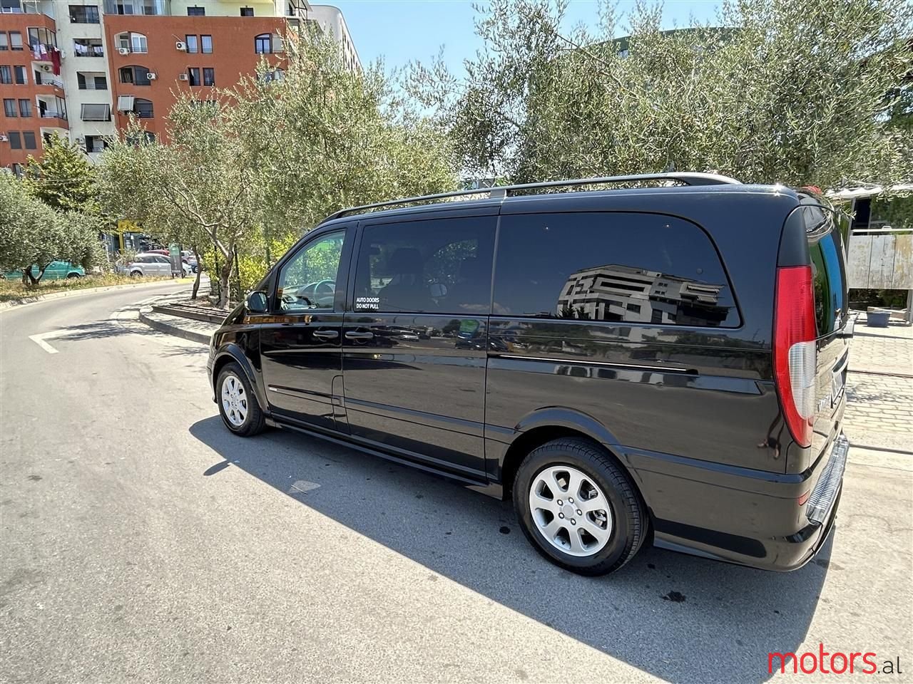 2009' Mercedes-Benz Viano photo #2