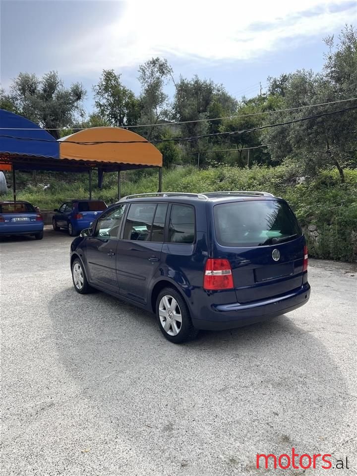 2005' Volkswagen Touran photo #4