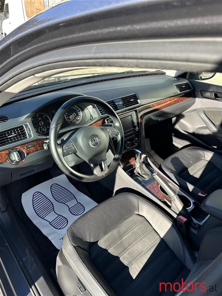 2013' Volkswagen Passat photo #5