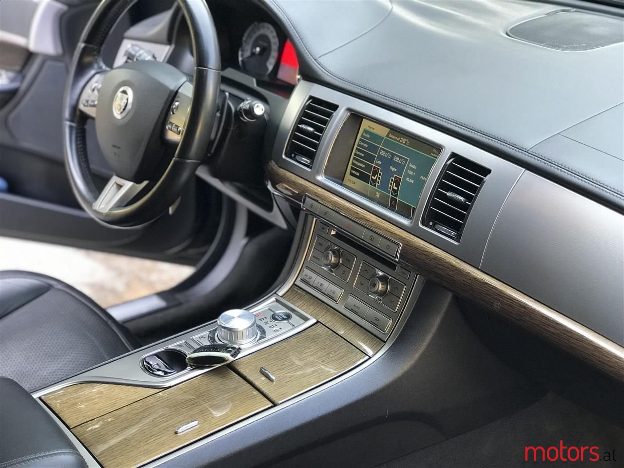 2010' Jaguar XF photo #5