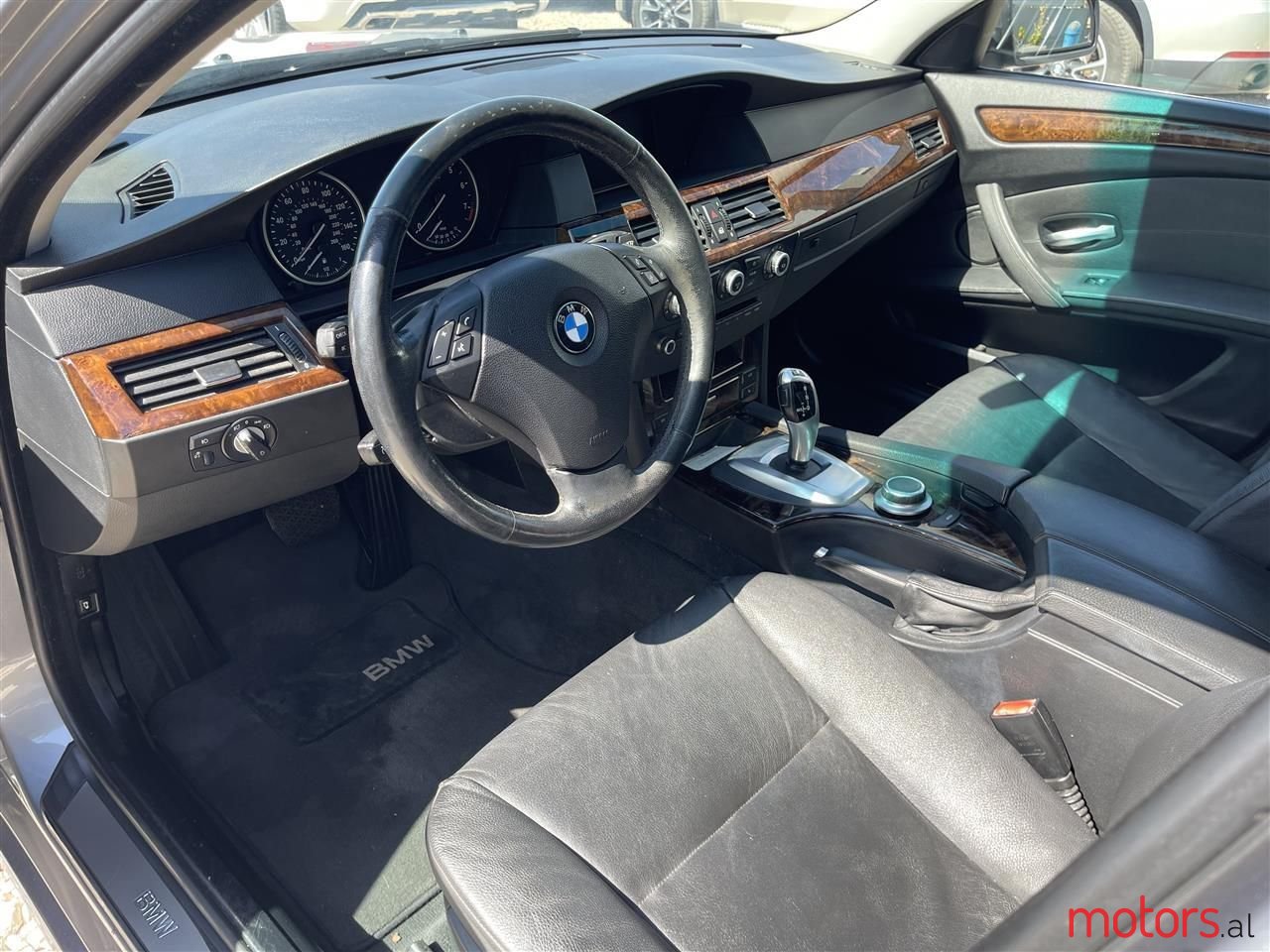 2008' BMW 528 photo #5