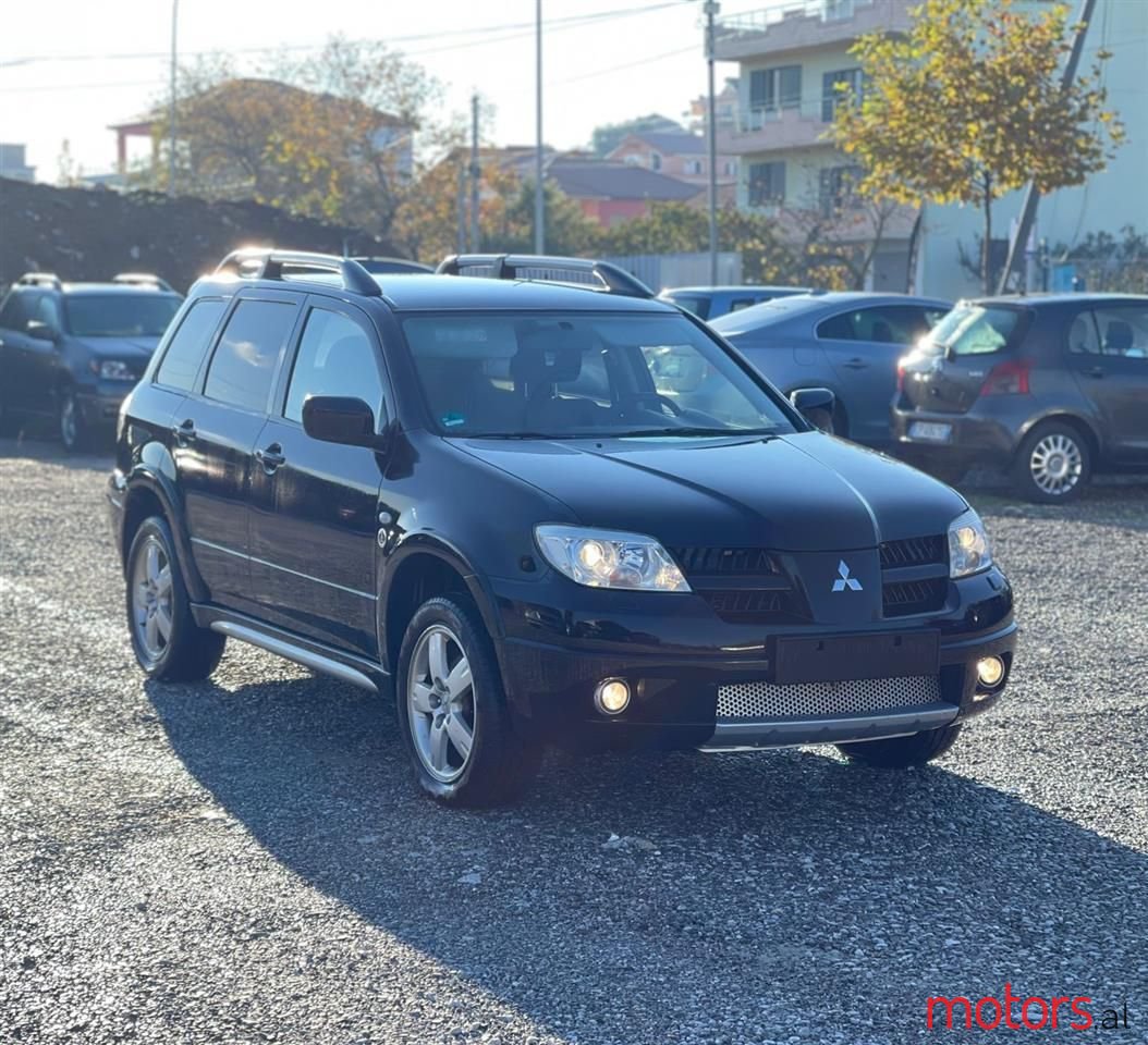 2005' Mitsubishi Outlander photo #2