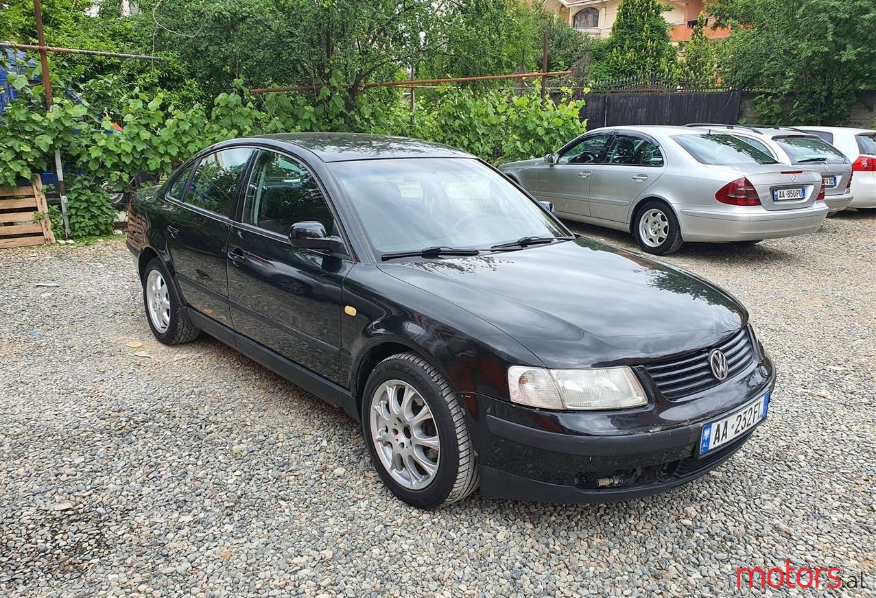 1999' Volkswagen Passat photo #1