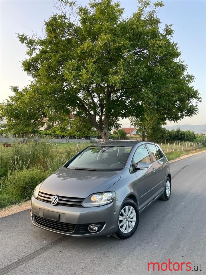 2010' Volkswagen Golf Plus photo #1