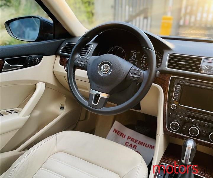 2012' Volkswagen Passat photo #6