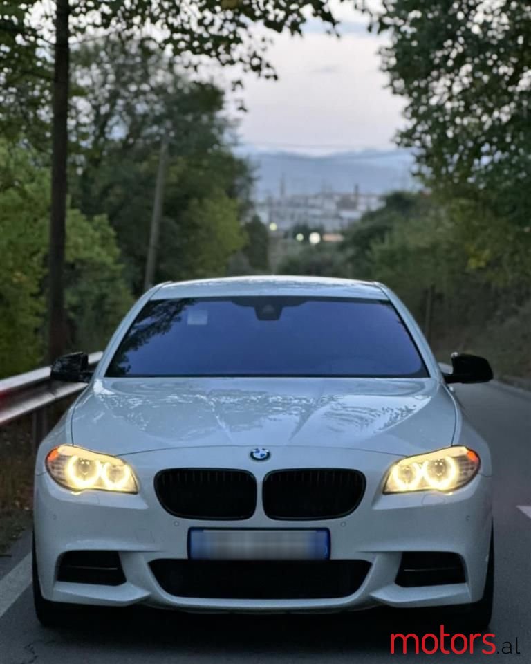 2013' BMW 550 photo #1