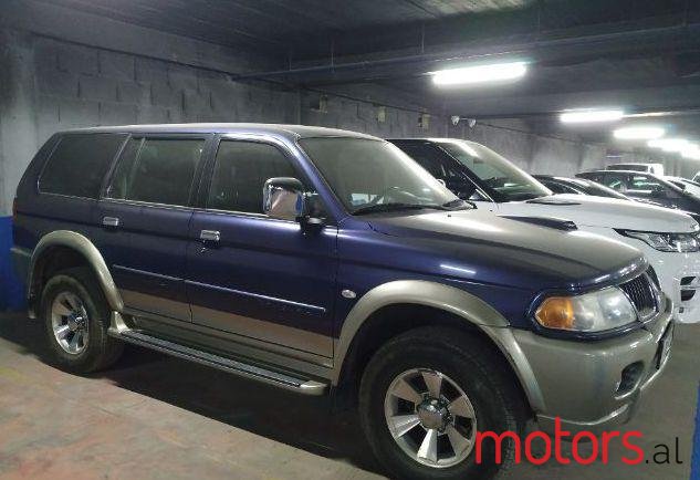 2006' Mitsubishi Pajero photo #1