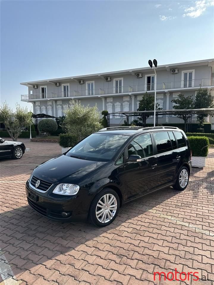 2006' Volkswagen Touran photo #2