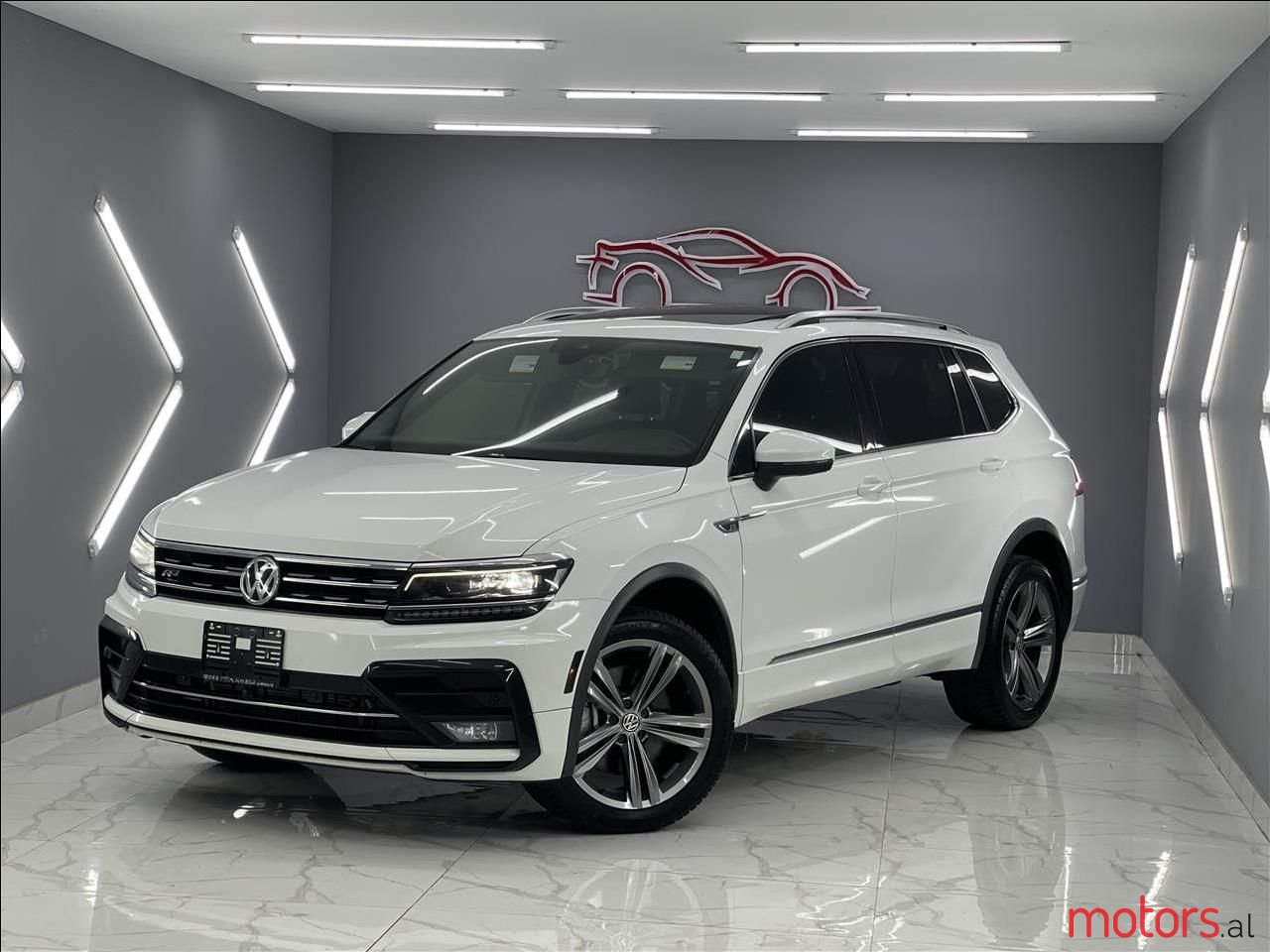 2019' Volkswagen Tiguan photo #3