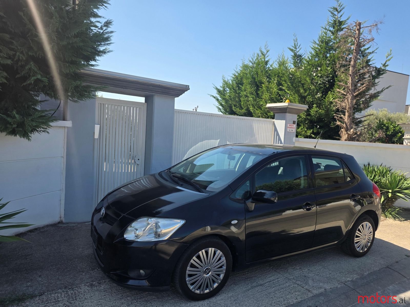 2008' Toyota Auris photo #2