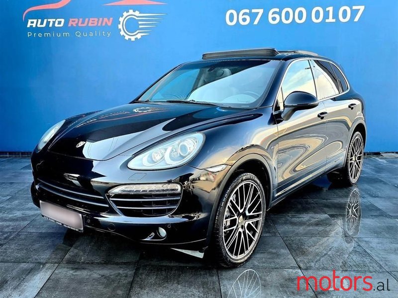 2012' Porsche Cayenne photo #2