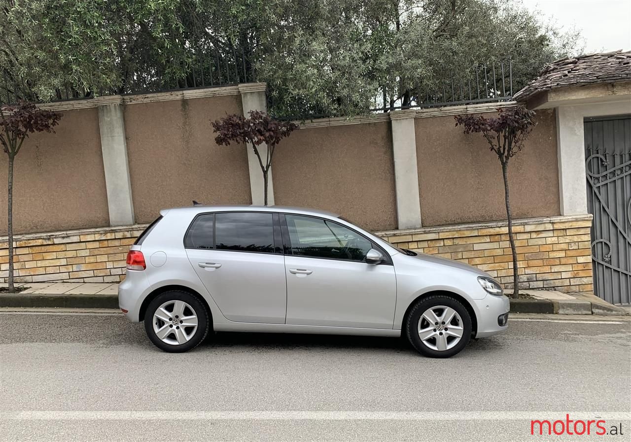 2010' Volkswagen Golf photo #5