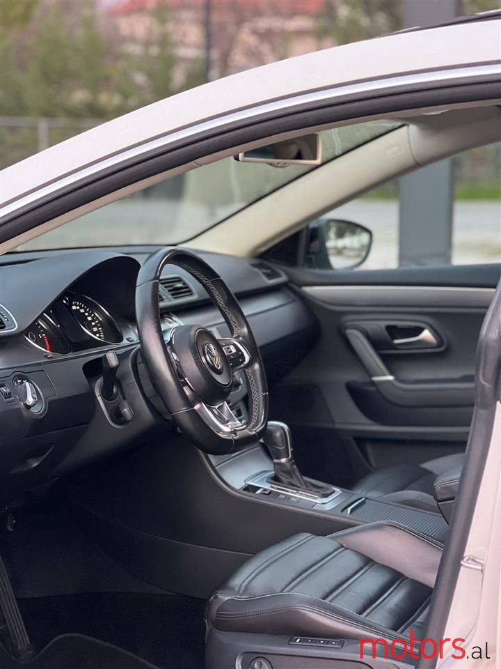 2015' Volkswagen Passat photo #4