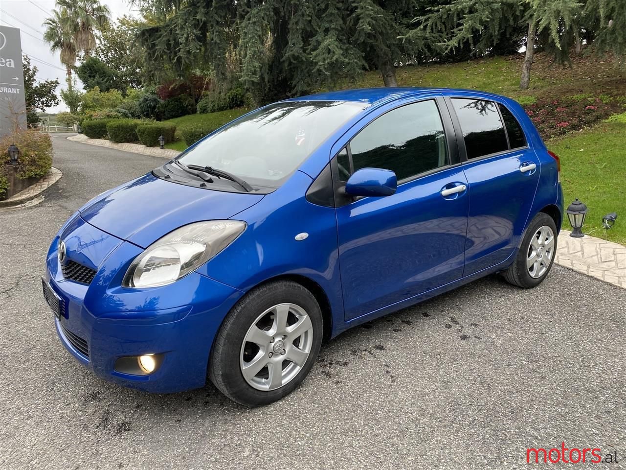 2011' Toyota Auris photo #1