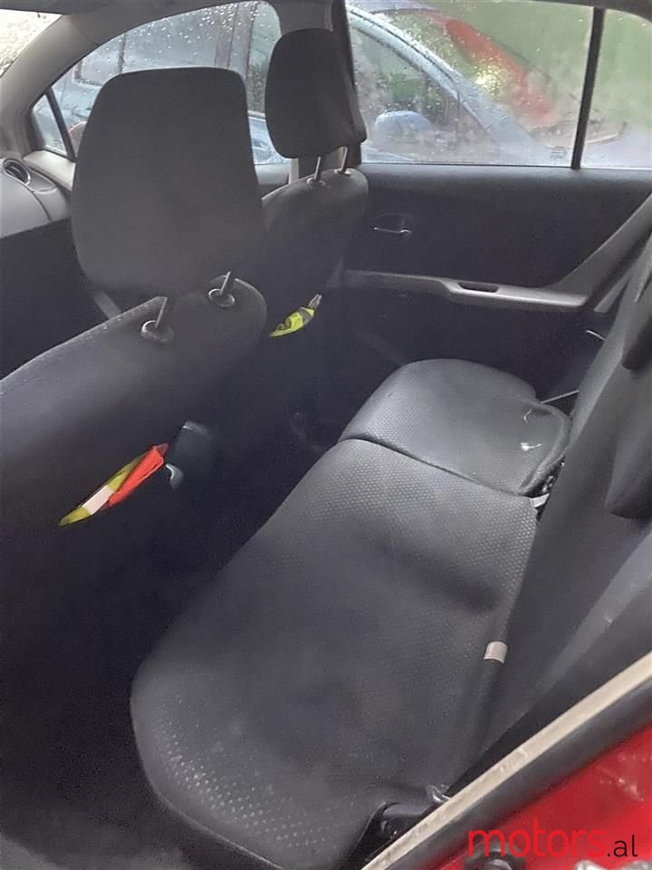 2010' Toyota Yaris photo #3