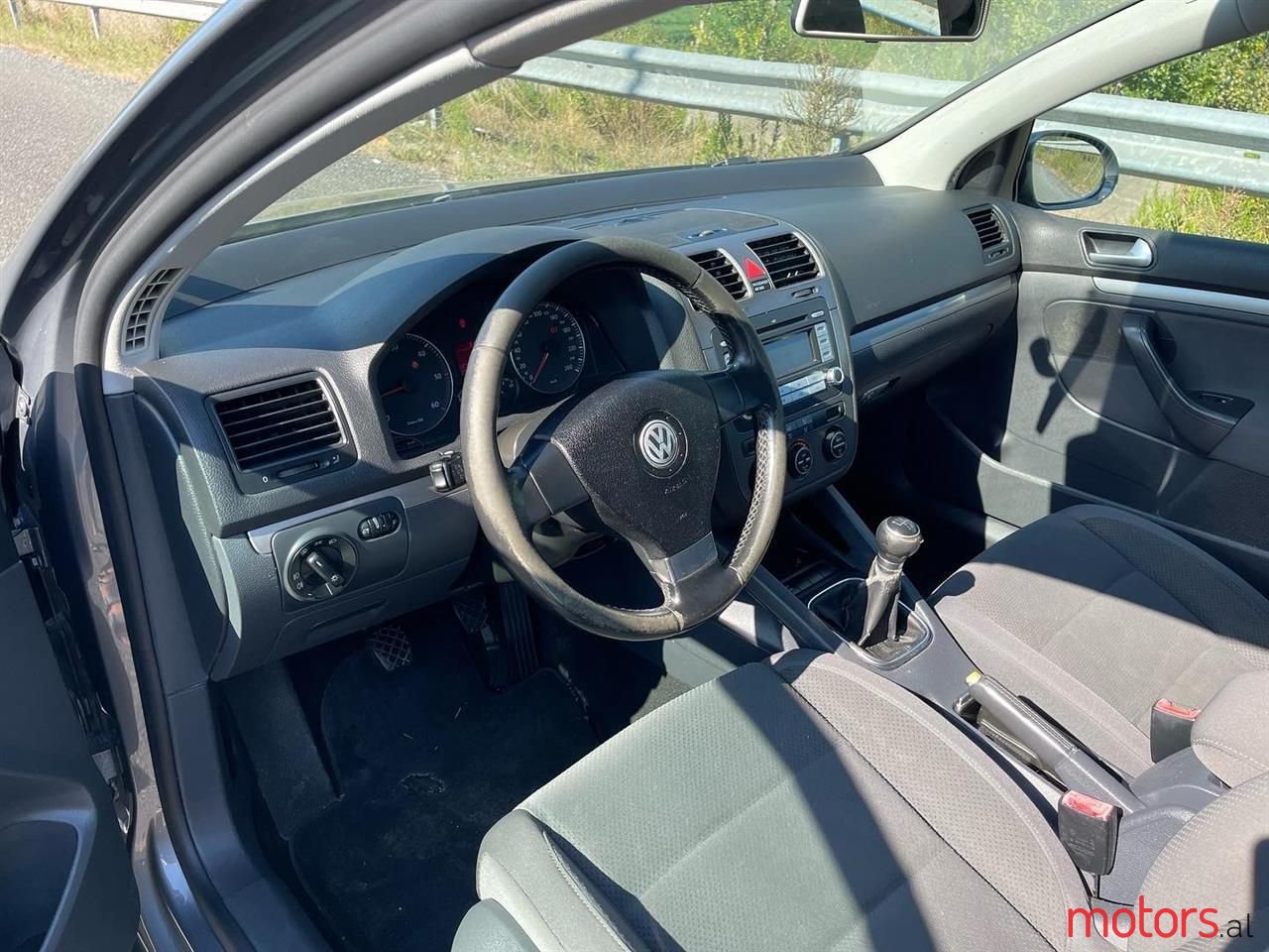 2008' Volkswagen Golf photo #3