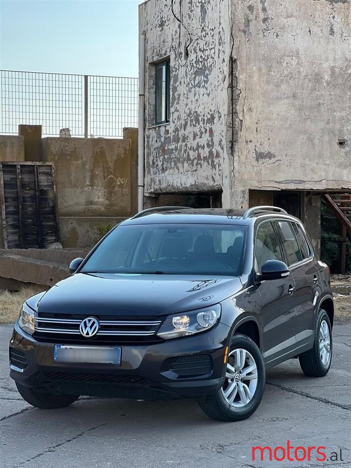 2016' Volkswagen Tiguan photo #1