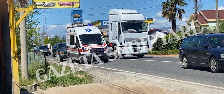 Fuoristrada godet nga pas ambulancën me të sëmurë brenda në aksin Lezhë – Shkodër