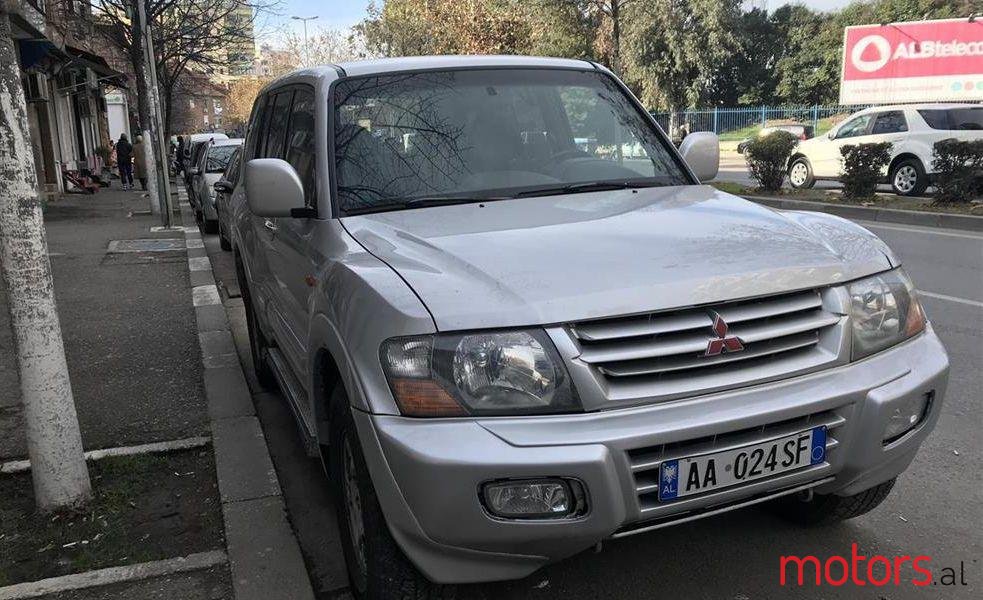2002' Mitsubishi Pajero photo #3