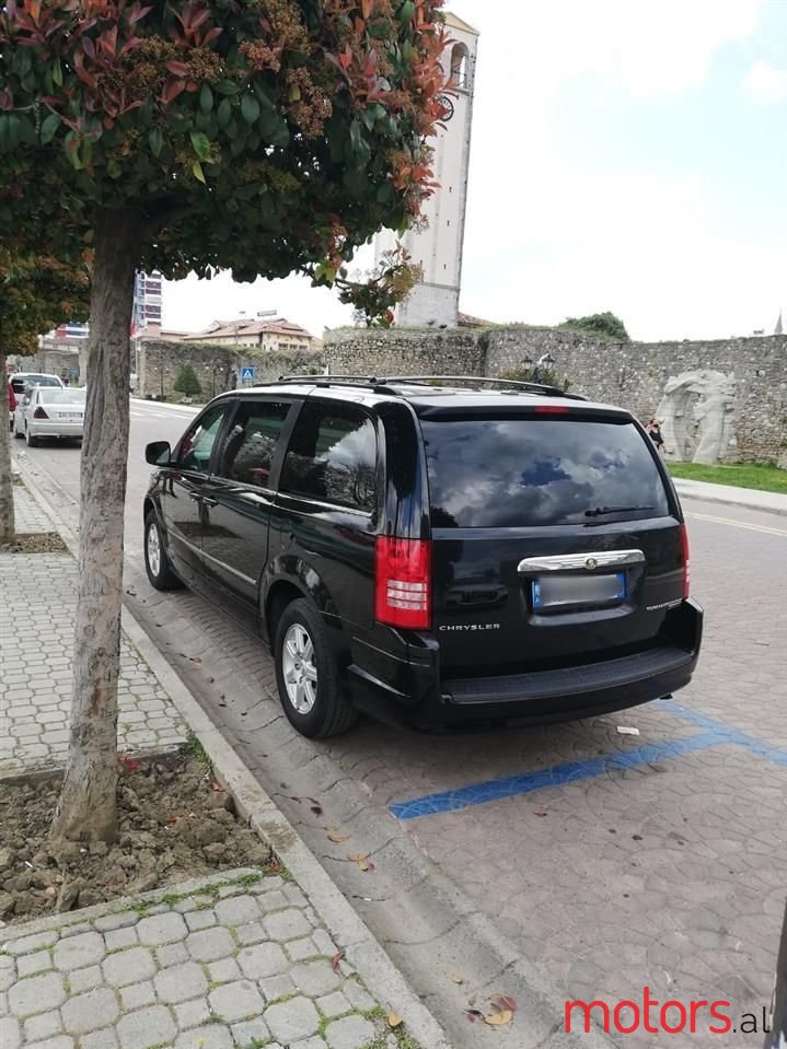 2011' Chrysler Grand Voyager photo #6