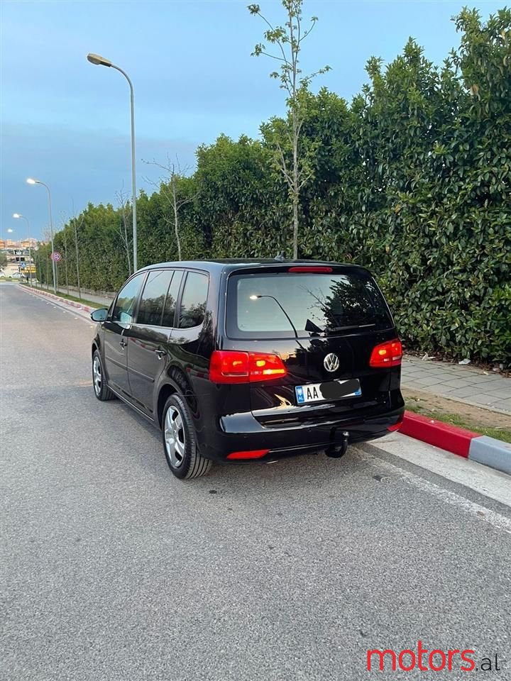 2015' Volkswagen Touran photo #2