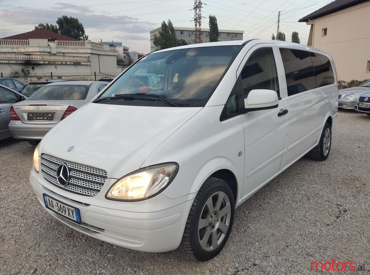 2009' Mercedes-Benz Viano photo #1