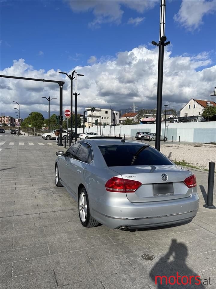 2013' Volkswagen Passat photo #5