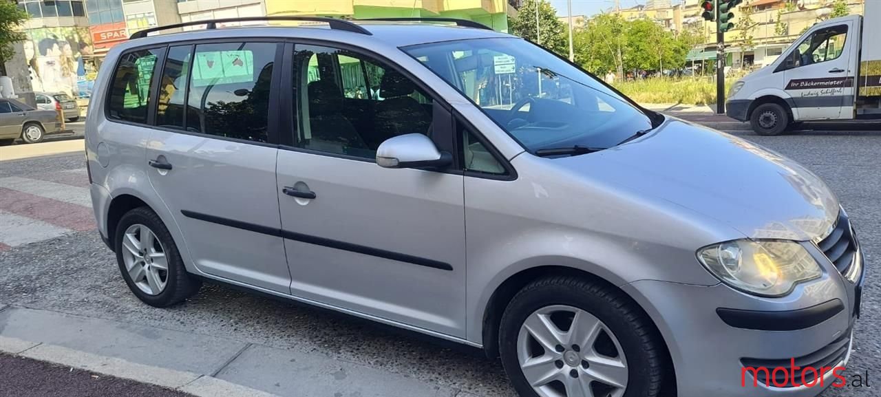 2007' Volkswagen Touran photo #4