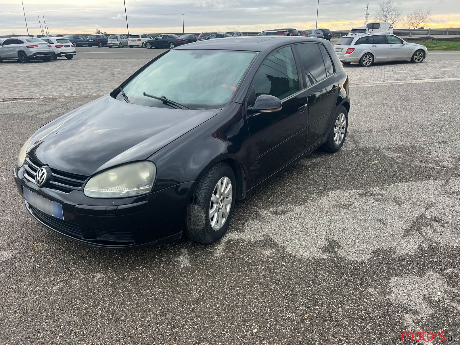 2004' Volkswagen Golf photo #1