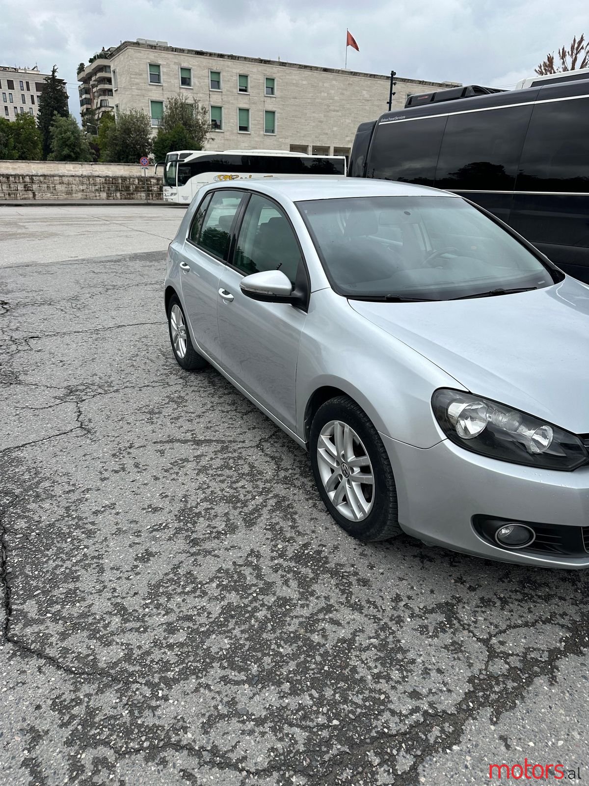 2011' Volkswagen Golf photo #2