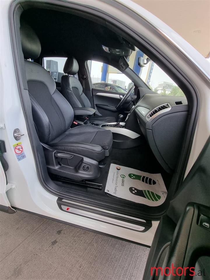 2012' Audi Q5 photo #5