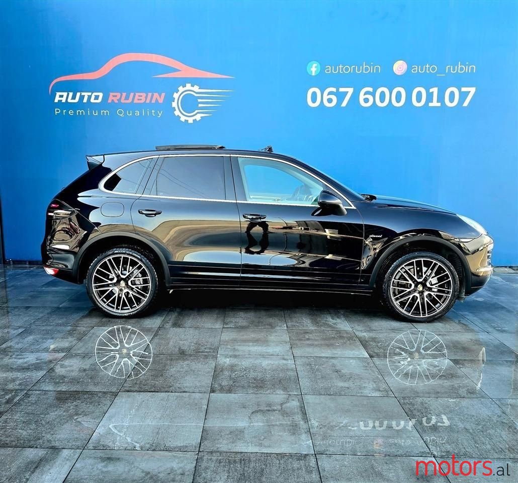 2012' Porsche Cayenne photo #1