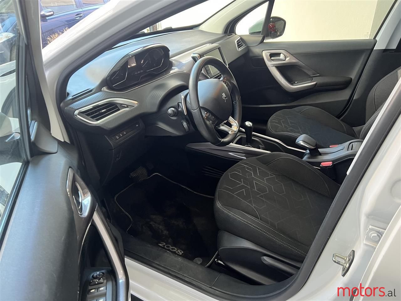 2013' Peugeot 2008 photo #6