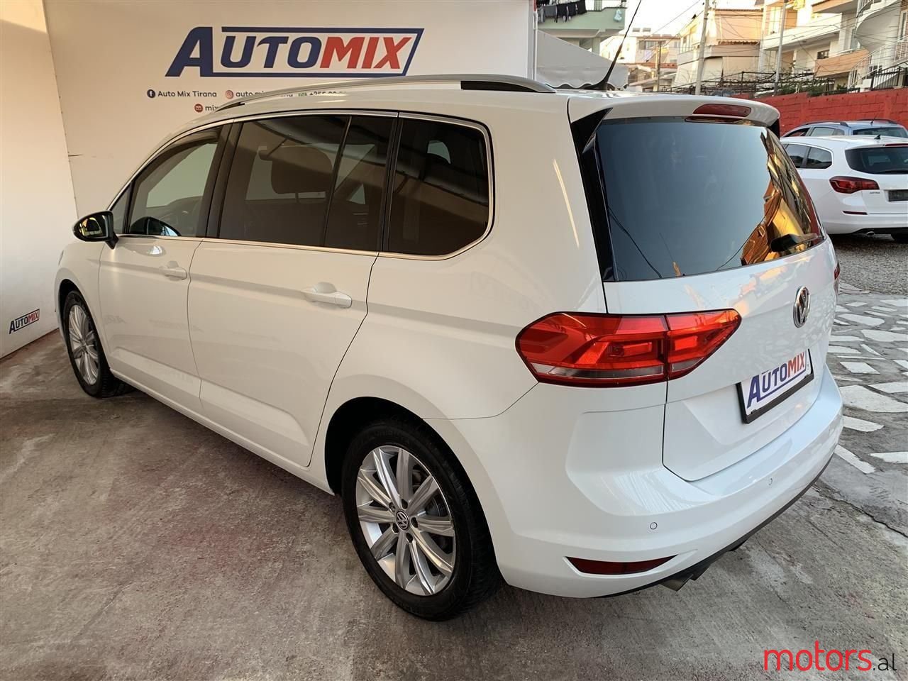 2016' Volkswagen Touran photo #2