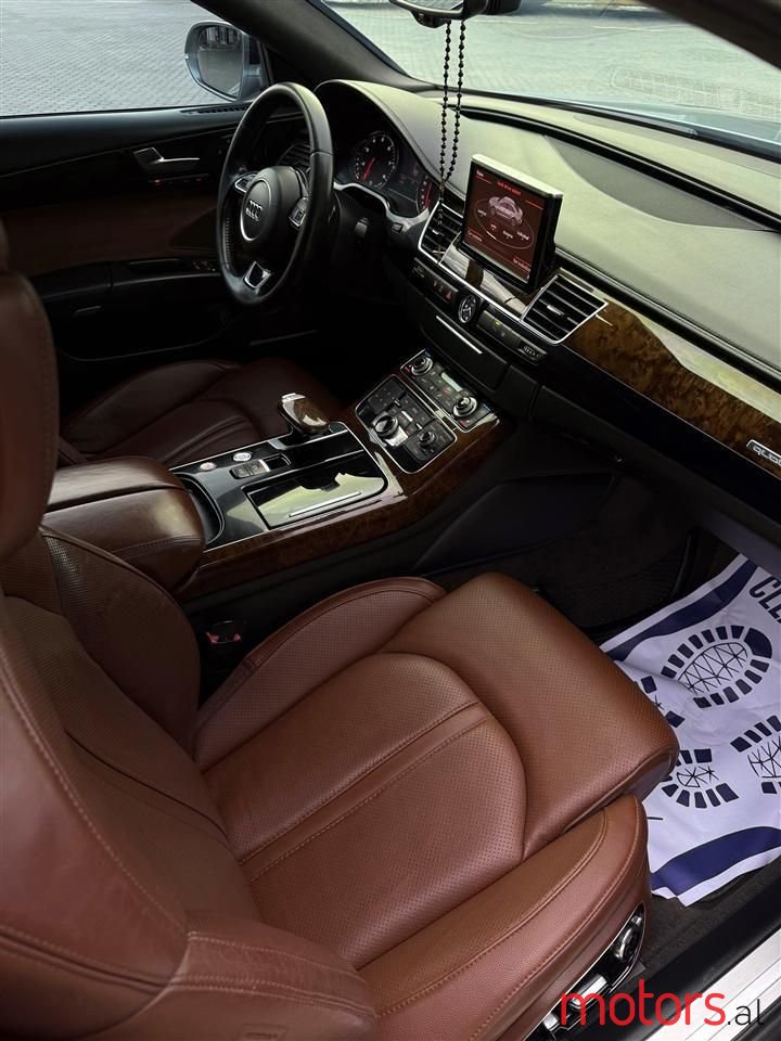 2011' Audi A8 photo #5