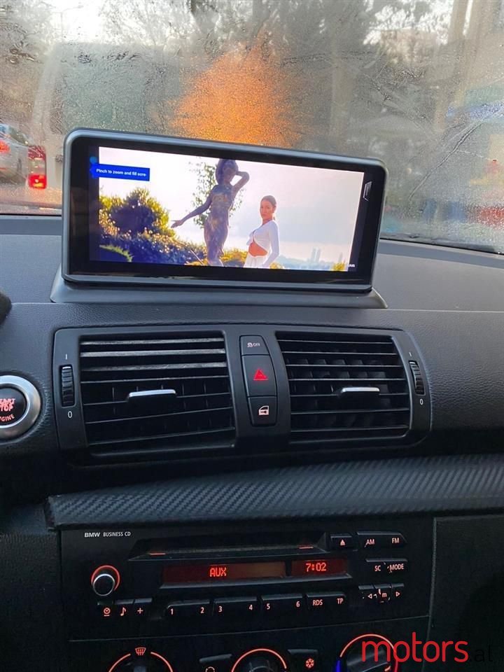 2011' BMW 118 photo #1