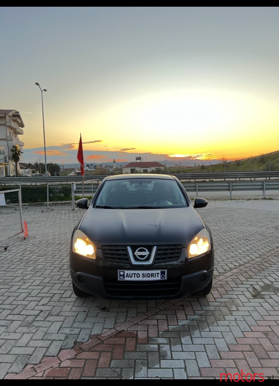 2010' Nissan photo #2