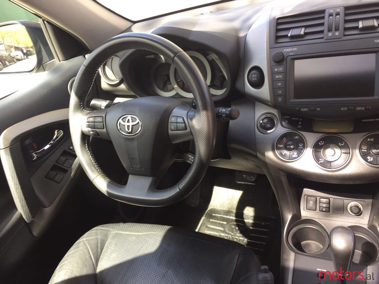 2012' Toyota RAV4 SUV photo #4