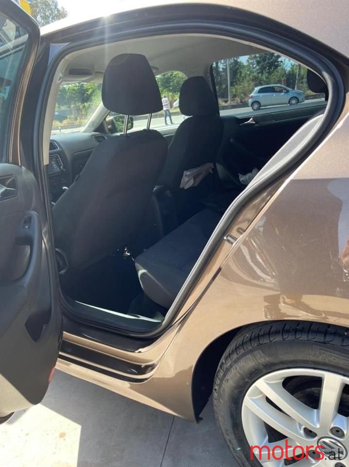 2011' Volkswagen Jetta photo #1