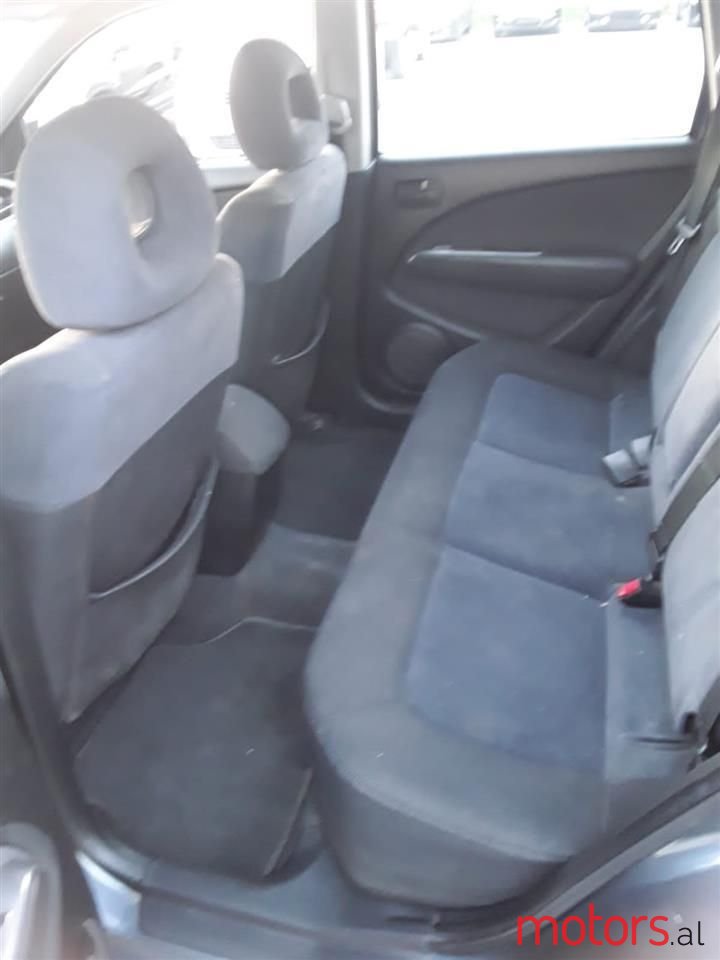 2004' Mitsubishi Outlander photo #6