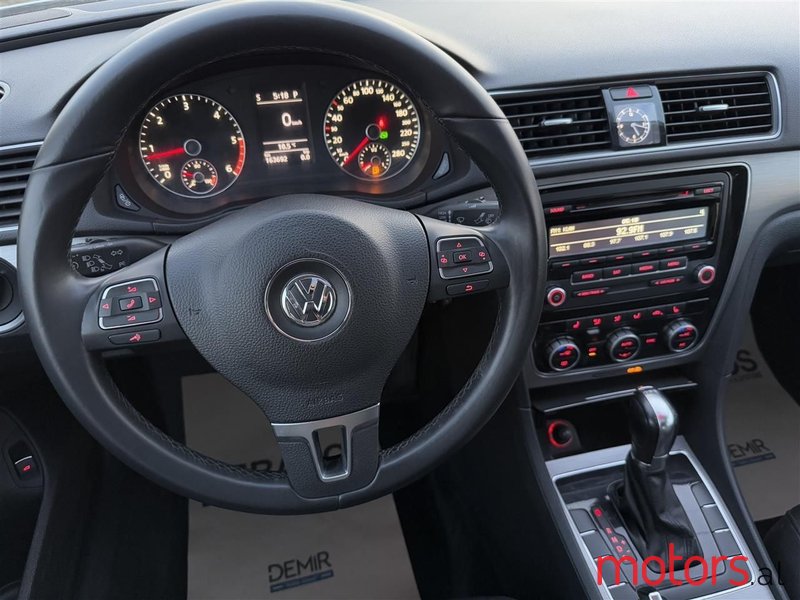 2014' Volkswagen Passat photo #5